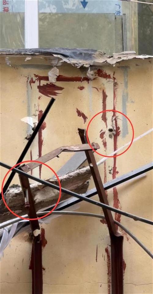 昆明广告牌坠落已致3死7伤,昆明广告牌坠落已致3死7伤监控