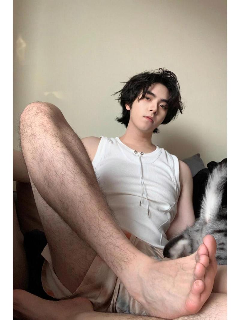 含着睡觉的体育生,喜欢含着**睡觉的高大体育生